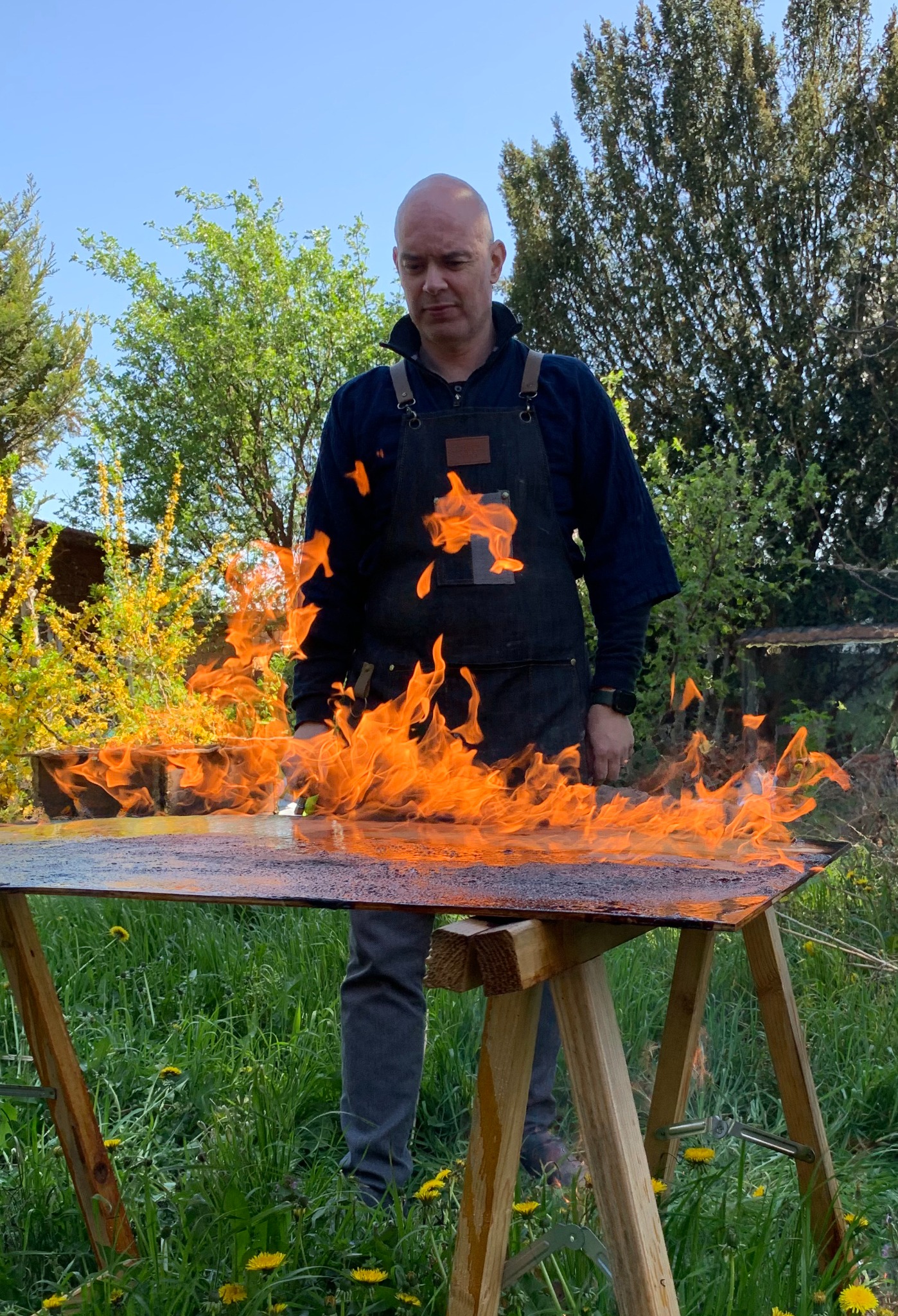 Entstehungsprozess der Werkgruppe Firescapes mit Feuer im Freien